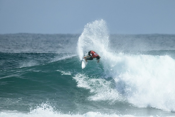 Gabriel Medina é campeão em etapa na Austrália; Tatiana Weston